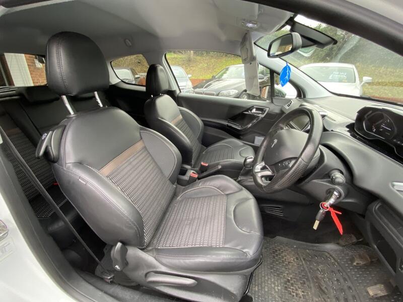 View PEUGEOT 208 1.2 VTi Allure 