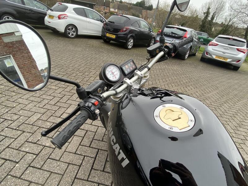 DUCATI 600