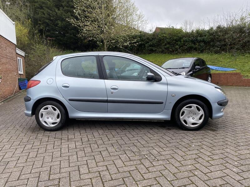 PEUGEOT 206