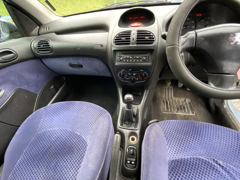 PEUGEOT 206