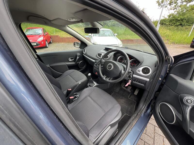 View RENAULT CLIO 1.2 TCe 16v Dynamique ONLY 37,600 MILES