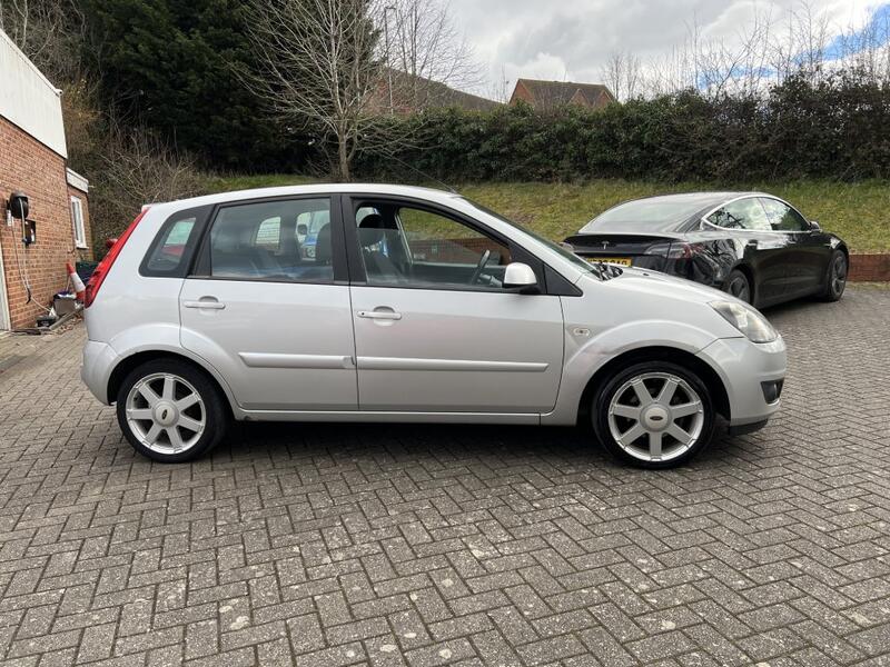 View FORD FIESTA 1.4 TDCi Zetec Blue Edition