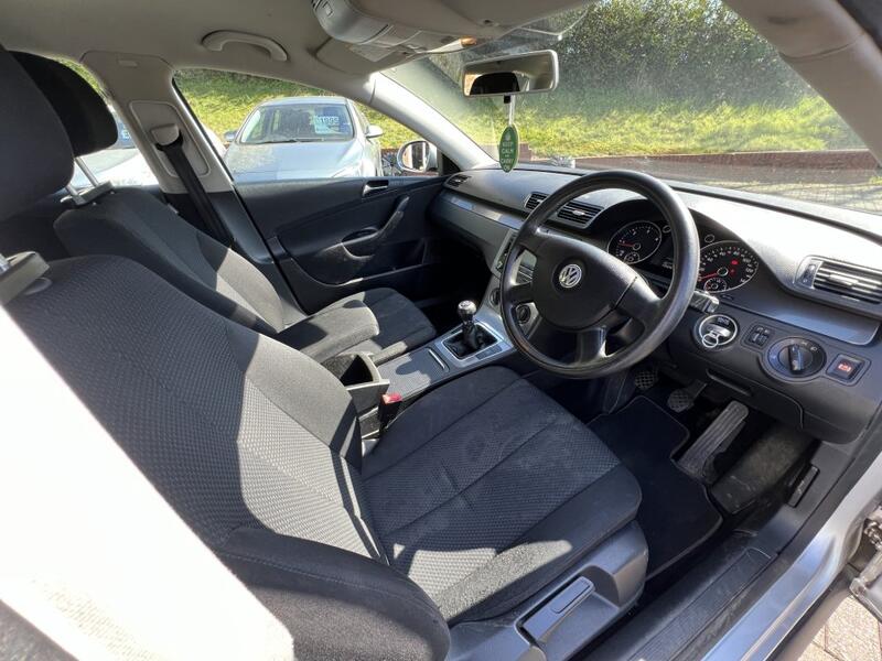 View VOLKSWAGEN PASSAT 1.6 TDI BlueMotion Tech S