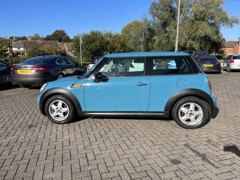 MINI HATCH