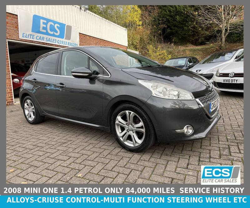 View PEUGEOT 208 1.2 VTi ALLURE EURO 5 5dr HATCHBACK