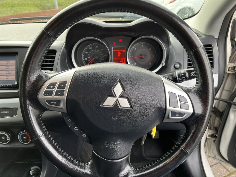 MITSUBISHI LANCER