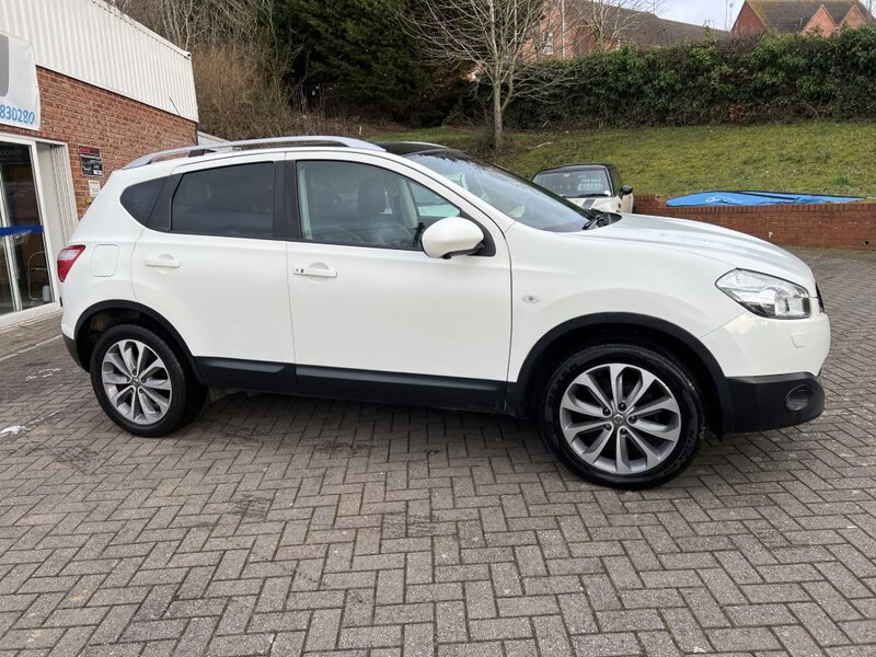 View NISSAN QASHQAI 1.5 DCI TEKNA -  SAT NAV LEATHER INTERIOR PAN ROOF REVERSE CAMERA