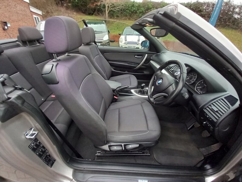 View BMW 1 SERIES 118i ES 2dr CONVERTIBLE PETROL MANUAL ONLY 97,500 Miles