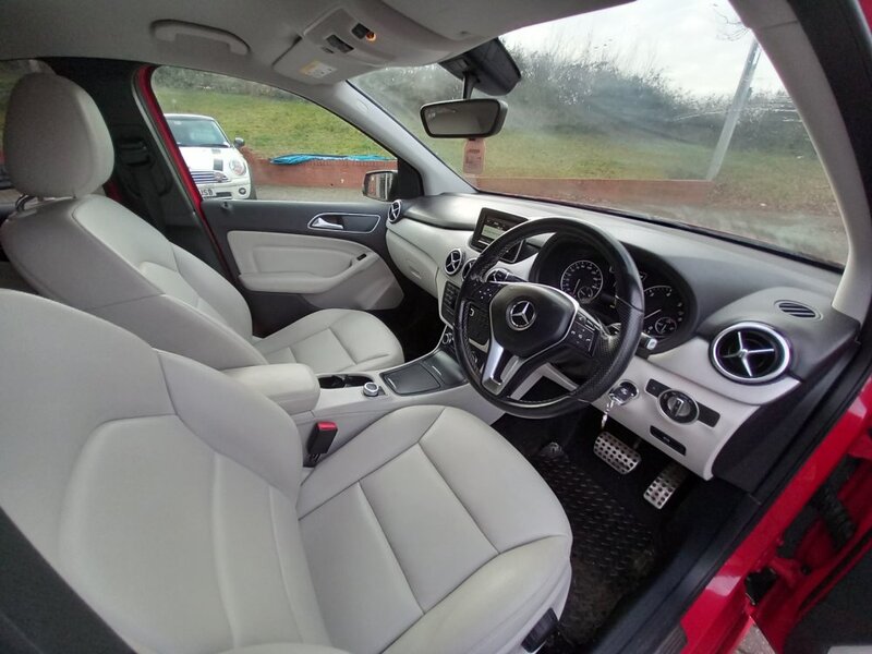 View MERCEDES-BENZ B CLASS B180 CDI BLUEEFFICIENCY SPORT AUTOMATIC LOW MILES