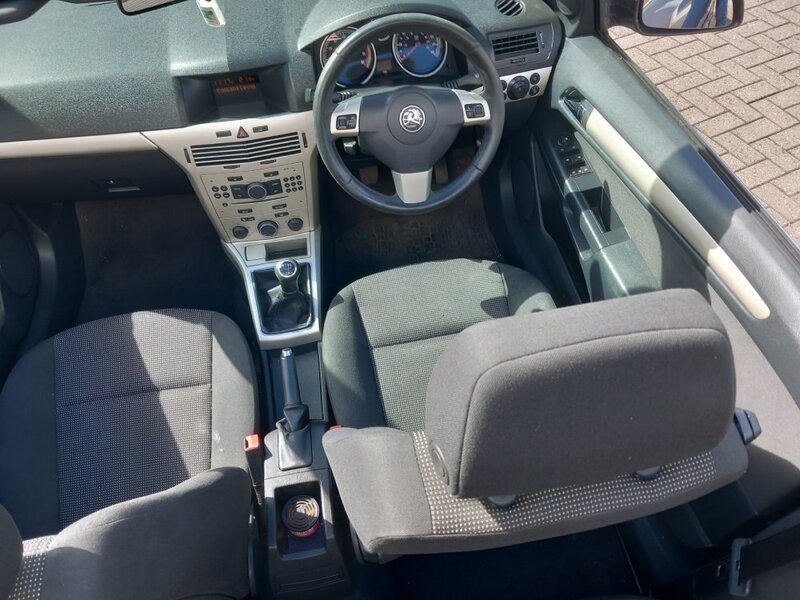 View VAUXHALL ASTRA TWIN TOP SPORT 1.6 PETROL HARD TOP CONVERTIBLE