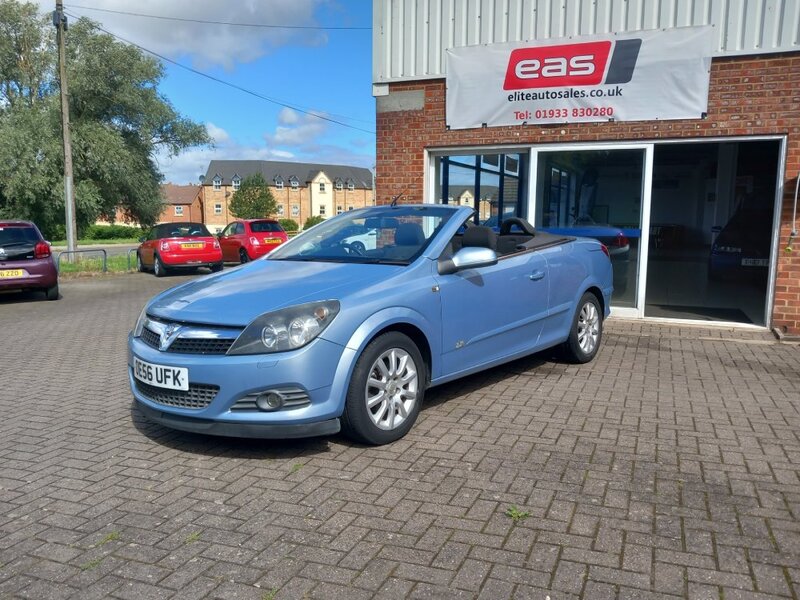 View VAUXHALL ASTRA TWIN TOP SPORT 1.6 PETROL HARD TOP CONVERTIBLE